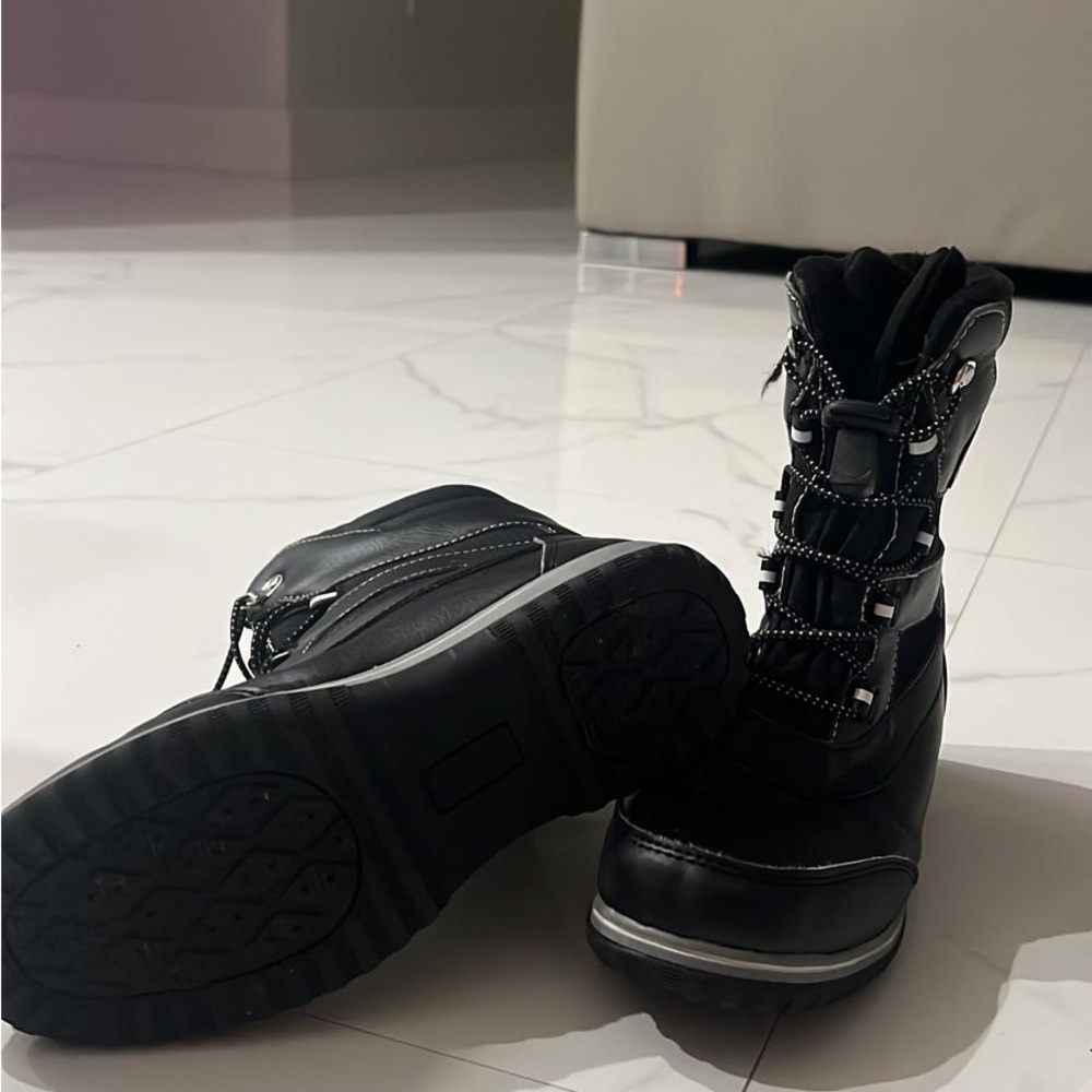 Boy boots